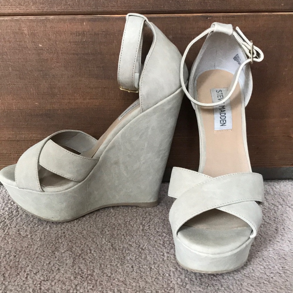 Steve Madden Xenon Wedges in Bone